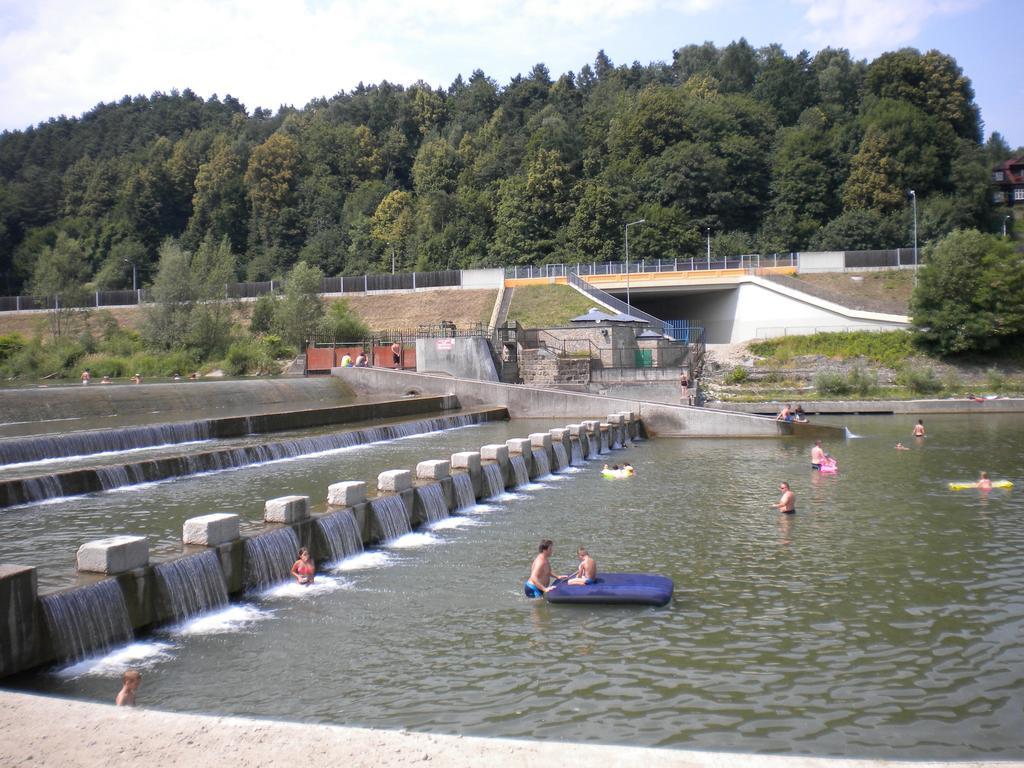 Uroczy Domek Z Ogrodem I Tarasem ミシレニツェ エクステリア 写真